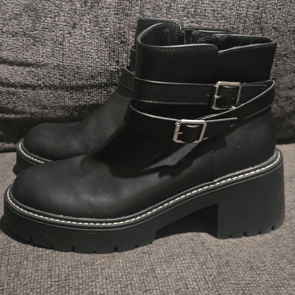 Madden Girl | Frostt Ankle Boot 10 - Picture 2 of 5